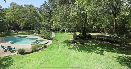 43ft Chic & Cozy RV in country w/pool+spa in Lake Conroe/Willis