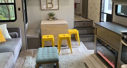 43ft Chic & Cozy RV in country w/pool+spa in Lake Conroe/Willis