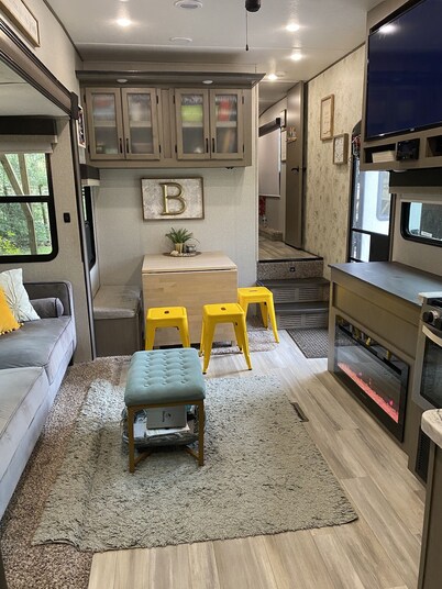 43ft Chic & Cozy RV in country w/pool+spa in Lake Conroe/Willis