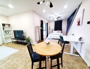 3 bedrooms, desk, free WiFi, bed sheets