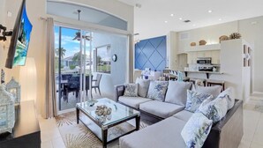 Unclassified image, 5 of 57, button - Spectacular Waterfront Home With Pool, spa and Dock (Marco Island)