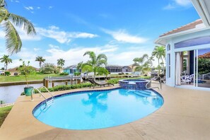 獨棟房屋, 多張床 (Spectacular waterfront home with pool) | 游泳池 | 溫水游泳池