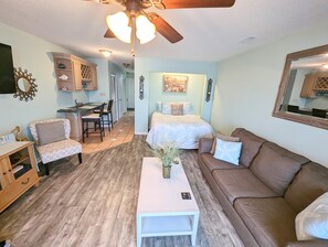 1 bedroom, iron/ironing board, free WiFi, bed sheets - Oceanfront Getaway,  Directly on the Beach with Amazing Views (Surfside Beach)