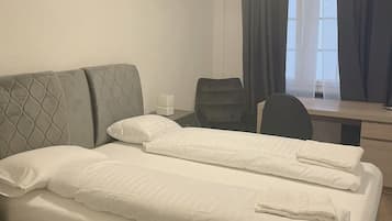 Quarto casal básico | Fachada da propriedade