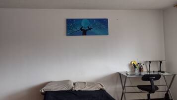 1 室のベッドルーム、WiFi