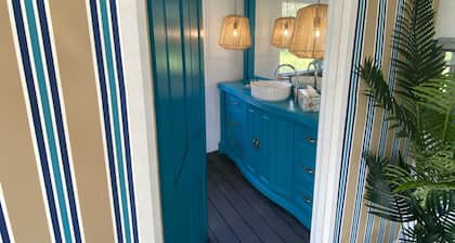 'Alice' Crescent Head's coolest retro caravan
