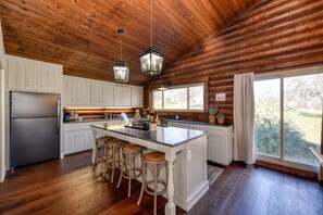 雪櫃、微波爐、焗爐、爐具