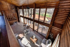 智能電視、壁爐、電子遊戲