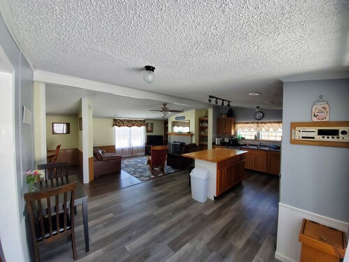 Chautauqua country home. Boat, snowmobile, fishing, wineries, family get away. 