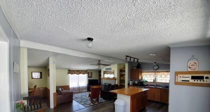 Chautauqua country home. Boat, snowmobile, fishing, wineries, family get away.