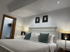 1 slaapkamer, een strijkplank/strijkijzer, gratis wifi, beddengoed