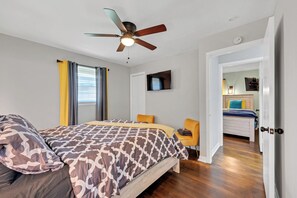3 bedrooms, desk, iron/ironing board, free WiFi