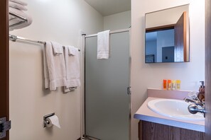 Basic Apartment | Bathroom - Bison at Buffalo Jump (West Yellowstone)