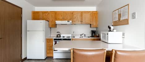 Departamento básico | Cocina privada | Cafetera y tetera