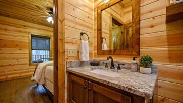 6 bedrooms, travel cot, free WiFi, bed sheets