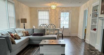 NEW! Residential Retreat. Located minutes to the Oceanview beach and Naval base.