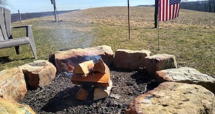 Country Cottage get away w/ fire pit & breath-taking scenery