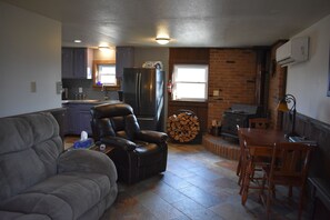 TV - Country Cottage get away w/ fire pit & breath-taking scenery (Beaver Falls)