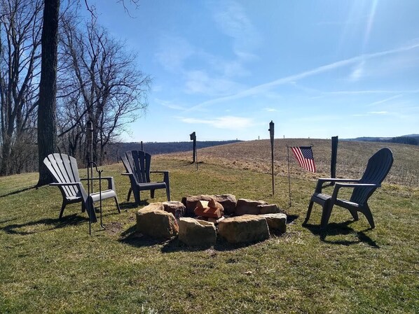 Property grounds - Country Cottage get away w/ fire pit & breath-taking scenery (Beaver Falls)