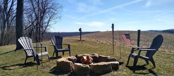 Country Cottage get away w/ fire pit & breath-taking scenery
