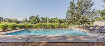 Lake Views & Access + Pool, Indoor/Outdoor Living, Family &  Pet Friendly