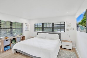 3 bedrooms, desk, iron/ironing board, travel crib