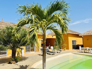 حمّام سباحة خارجي