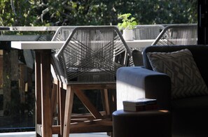 Outdoor dining - Direct Marcoola Beach Front Access Pet Friendly Comfortable Home (Marcoola)