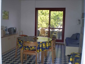 TV - Holiday apartment with two rooms for 4 persons (Marina di Bibbona)