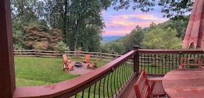 Outdoor dining - Secluded & Romantic, Blowing Rock, Views, Hot tub - The Red Rover (Lenoir)