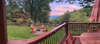 Secluded & Romantic, Blowing Rock, Views, Hot tub - The Red Rover