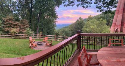 Secluded & Romantic, Blowing Rock, Views, Hot tub - The Red Rover