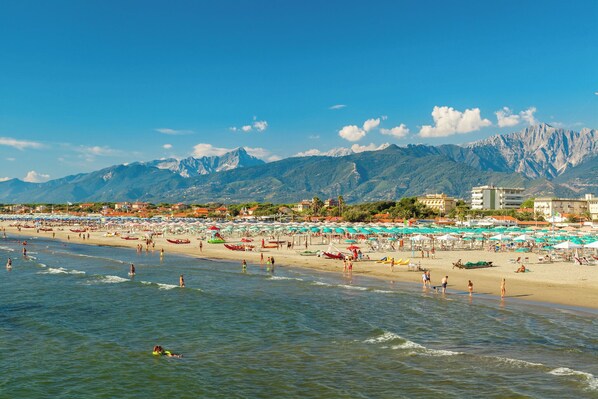 Beach - Holiday apartment with air conditioning (Massa)