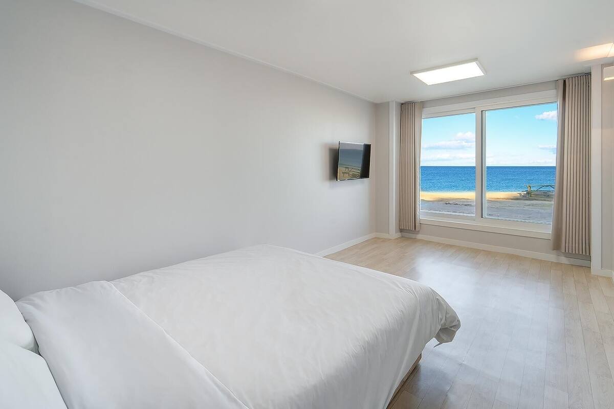 Basic Room, 1 Bedroom (2HO (Oceanview)) | 1 bedroom, free WiFi