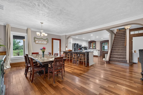 Rare find! Spacious home near wedding venues & CB/OMA. Perfect for entertaining!