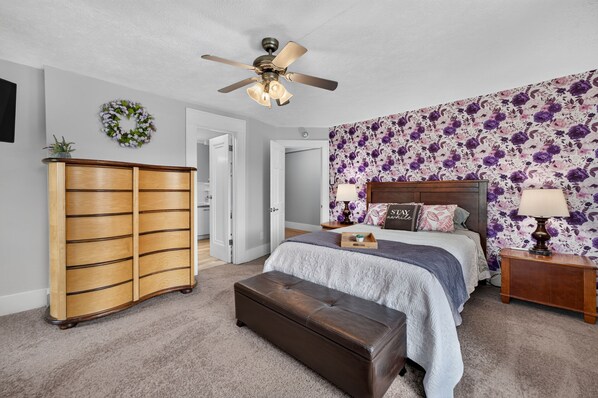 7 bedrooms, desk, iron/ironing board, travel crib