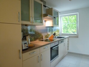 Fridge, oven, stovetop, dishwasher - Beautiful apartment on the 1st floor! - Hafenstrasse 15 in Prerow (Prerow)