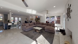 Interior - Waterfront Heated pool with Jacuzzi 3/2 in Lauderdale by the Sea (Lauderdale by the Sea)