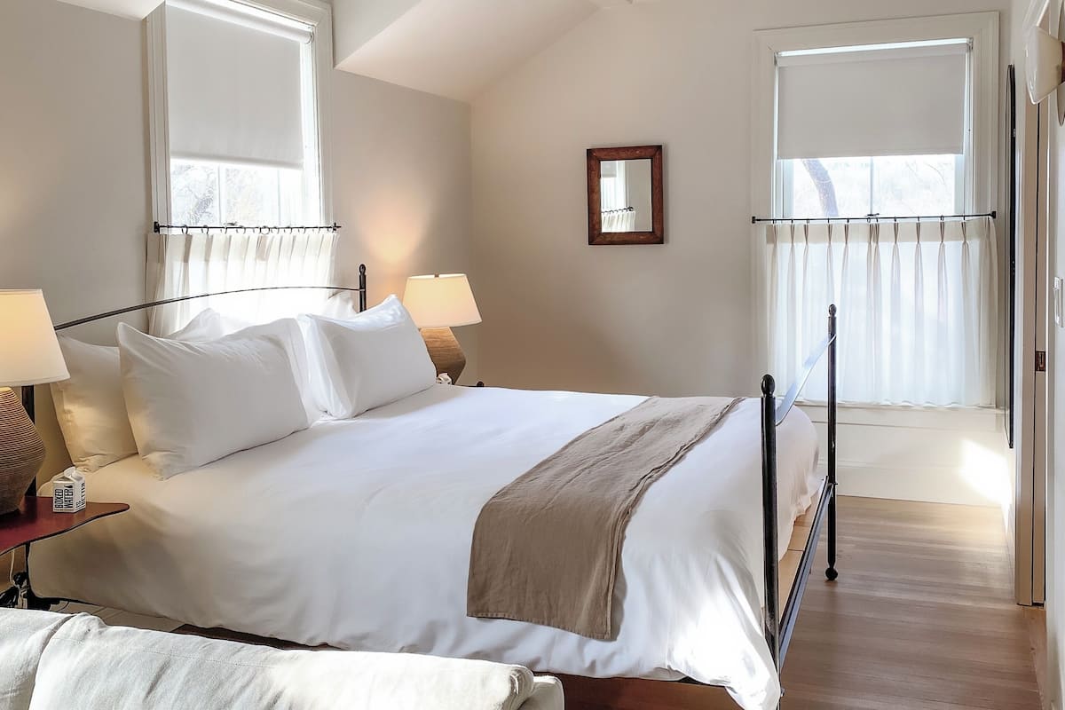 豪華客房 | 意大利 Frette 床單、高級寢具、羽絨被、迷你吧