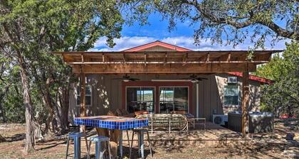 Las Estrellas Lots of privacy with stunning views, 2 decks, private hot tub!