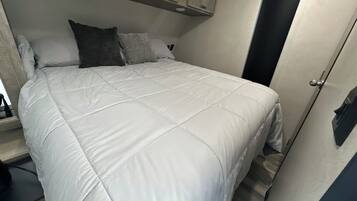 1 bedroom, bed sheets