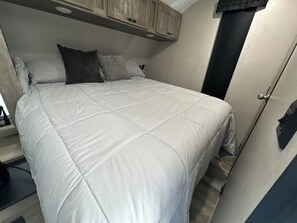 1 bedroom, bed sheets
