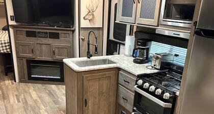 Vibe hilltop camper with Texas skyline