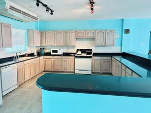 Dining tables, kitchen islands