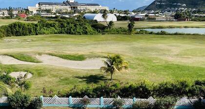 Spacious 4 King Bed En-Suite Apartment on Golf Course with large Pool