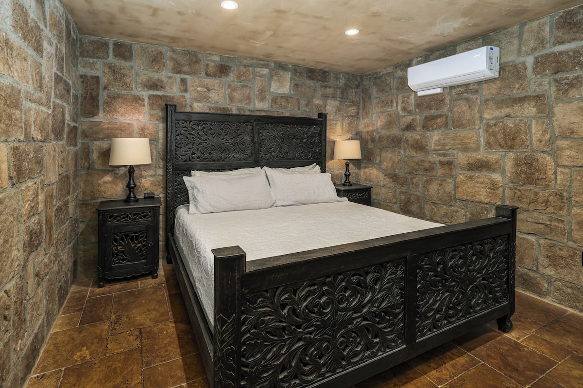 Room, Non Smoking (Room #1) | 1 bedroom, premium bedding, blackout drapes, iron/ironing board