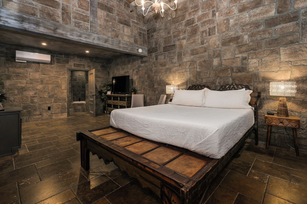 Room, 1 King Bed, Non Smoking (Room #3 California King) | 1 bedroom, premium bedding, blackout drapes, iron/ironing board