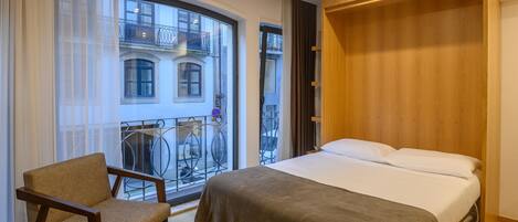 Bureau, fer et planche à repasser, lit parapluie, Wi-Fi gratuit