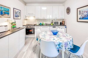 Refrigerador, microondas, horno, lavavajillas