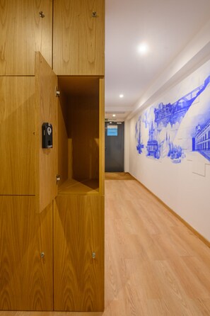 المنشأة من الداخل